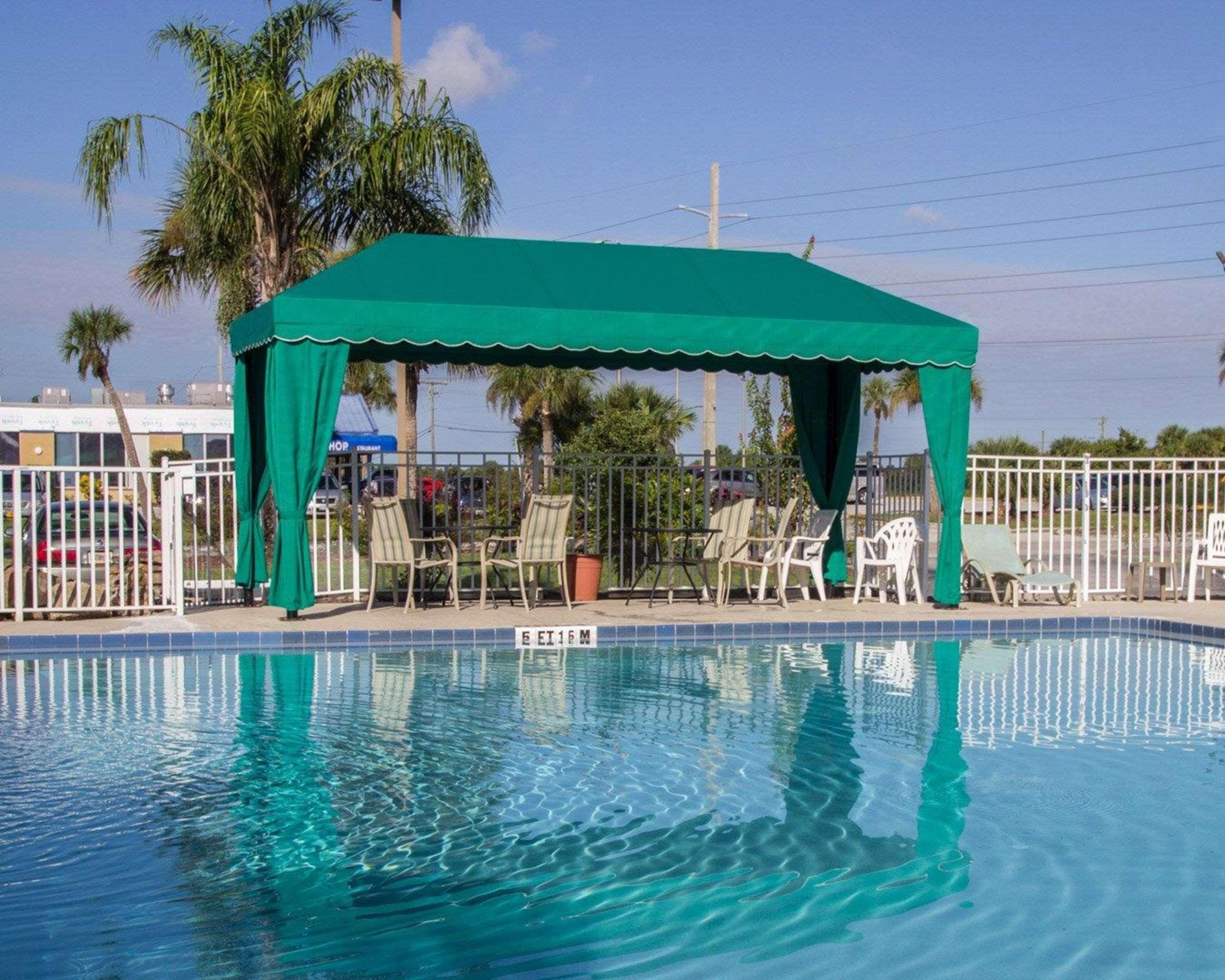 Quality Inn Kennedy Space Center Тітусвілл Екстер'єр фото